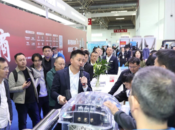 30載中國供熱展盛大啟幕，雷茨400㎡豪華展位重點(diǎn)展示磁懸浮壓縮機(jī)