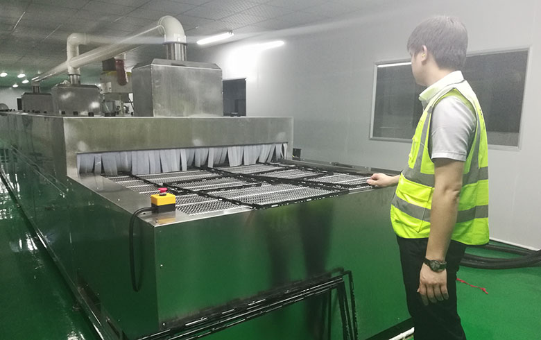 雷茨風(fēng)機為客戶的朋友解決電視機膠框吹干