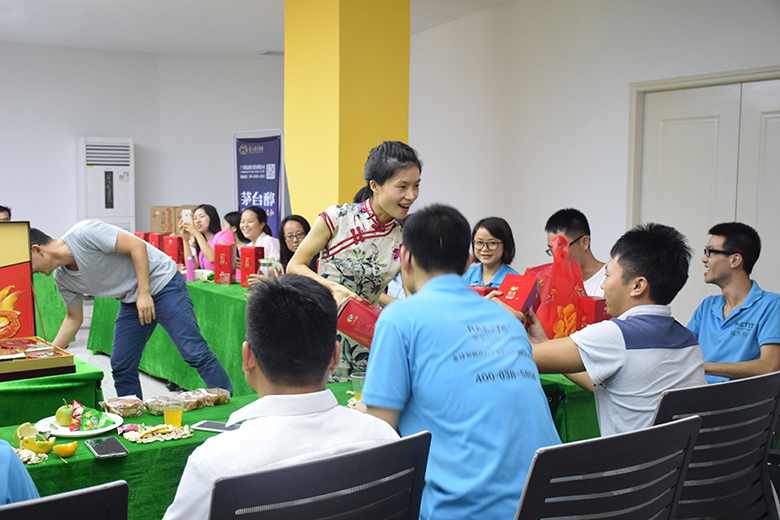 情暖中秋，愛在銳天！—2018銳天中秋節(jié)感恩活動